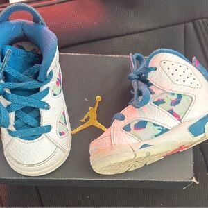Jordan toddlers' White and Teal Sneakers